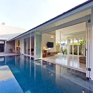 white-villa-seminyak-bali.ubudhotelsnow.com/